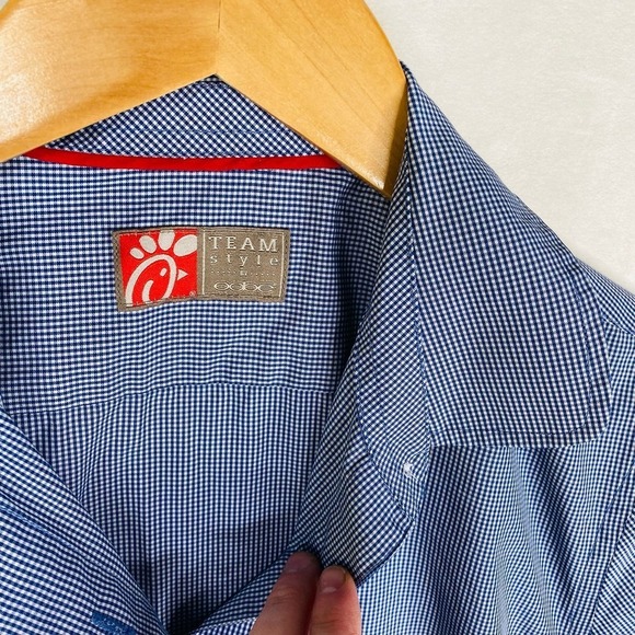 Chick-Fil-A Women’s Blue White Checkered Team Member Button Up Blouse SizeMedium - Picture 3 of 4
